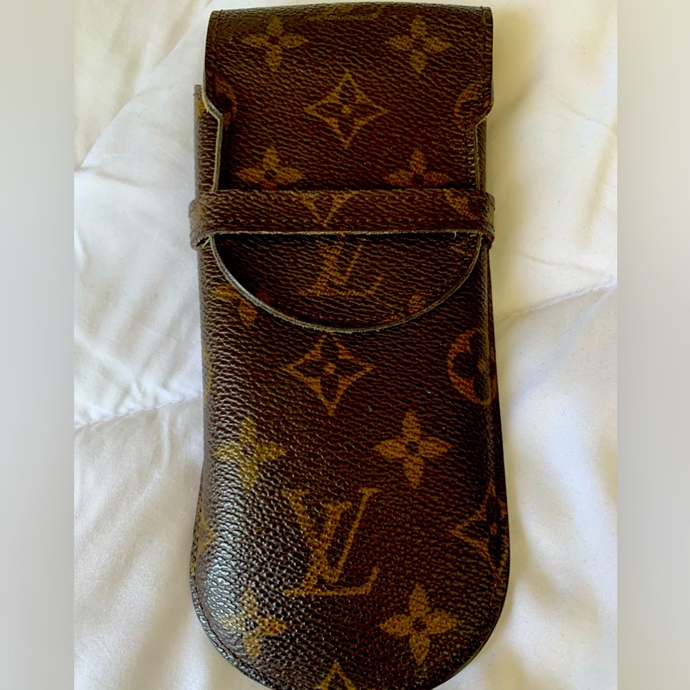 Louis Vuitton Sunglass case, 💯 Authentic, very clean $225